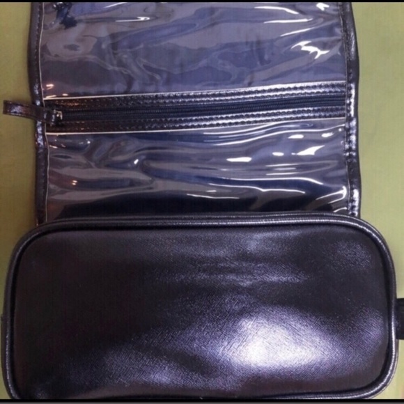 Kenneth Cole Reaction Toiletry Travel Bag w Hanger - Picture 4 of 4